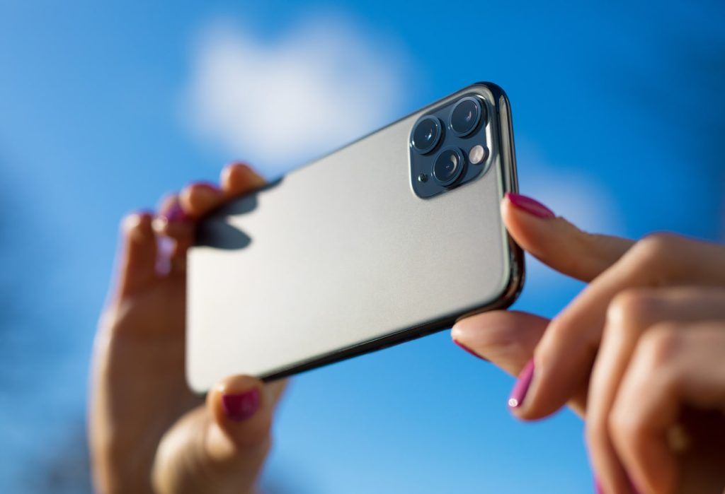 Why Android Users Switch to iPhone: 6 Key Reasons in 2025